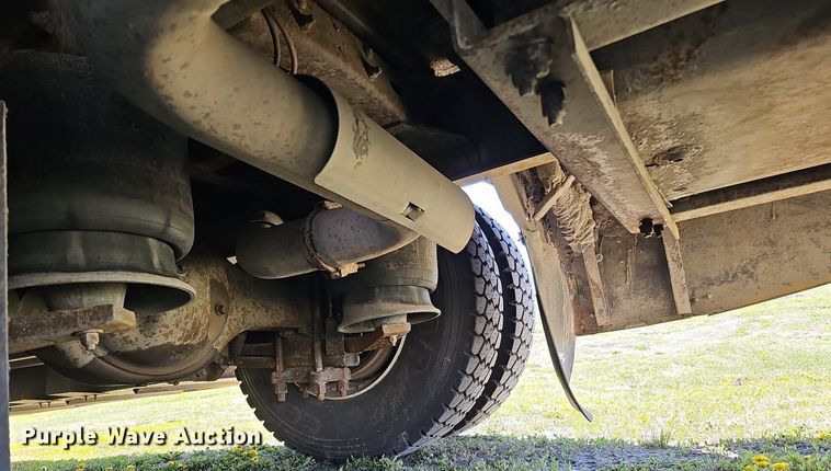 image for item DO4377 2009 Thomas Built Saf-T-Liner C2  school bus