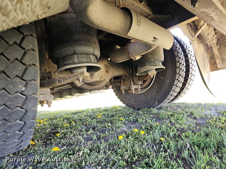 image for item DO4377 2009 Thomas Built Saf-T-Liner C2  school bus