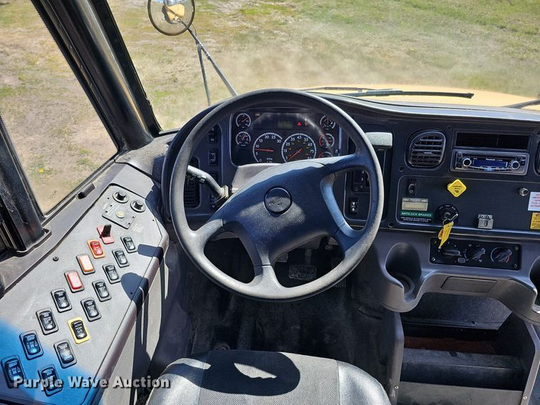 image for item DO4377 2009 Thomas Built Saf-T-Liner C2  school bus