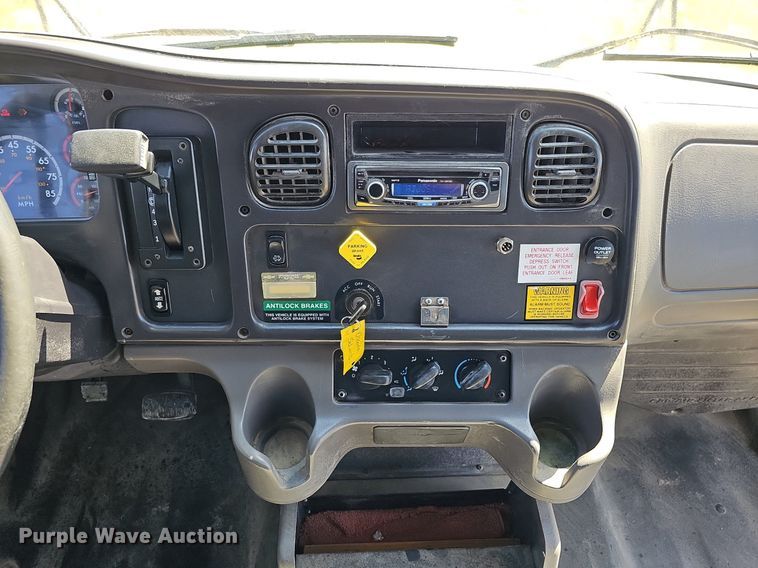 image for item DO4377 2009 Thomas Built Saf-T-Liner C2  school bus