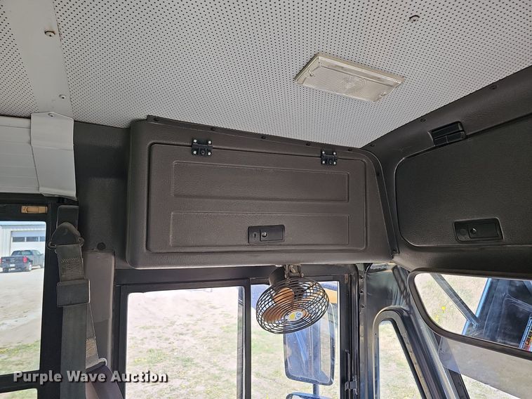 image for item DO4377 2009 Thomas Built Saf-T-Liner C2  school bus