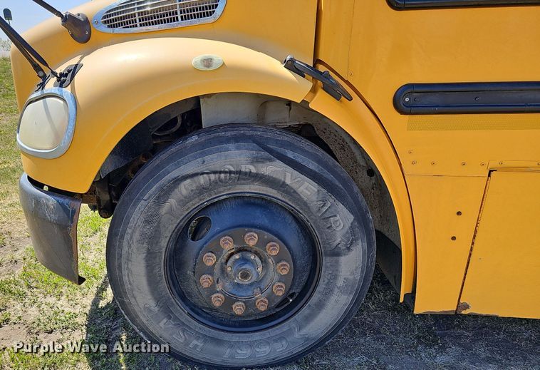 image for item DO4377 2009 Thomas Built Saf-T-Liner C2  school bus