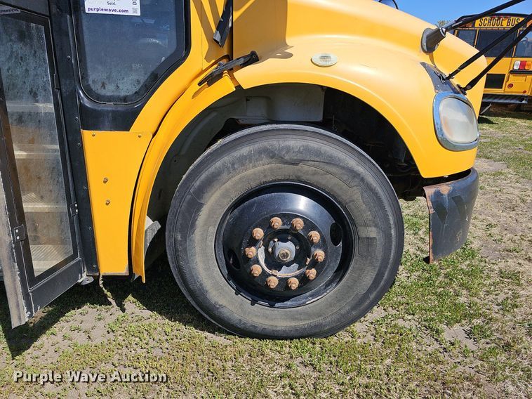 image for item DO4377 2009 Thomas Built Saf-T-Liner C2  school bus