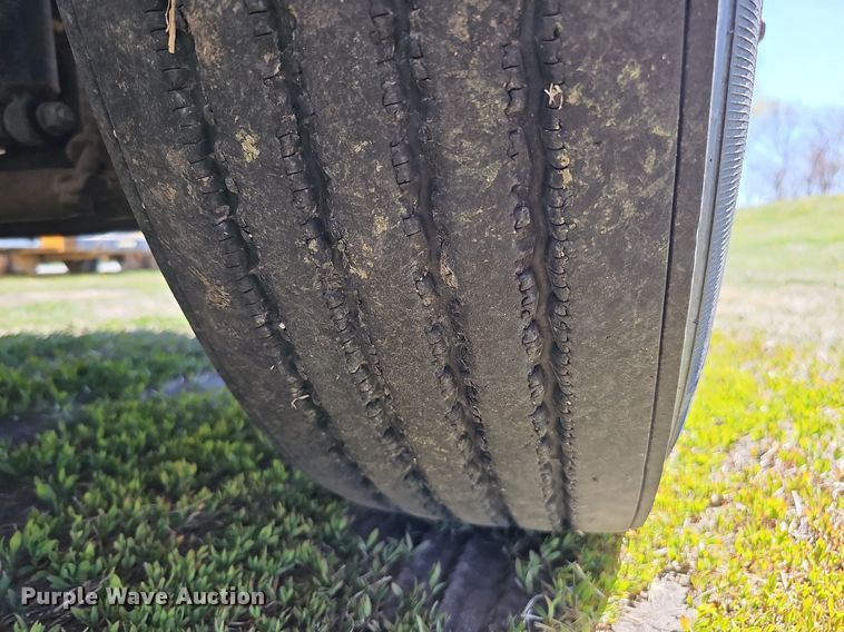 image for item DO4377 2009 Thomas Built Saf-T-Liner C2  school bus