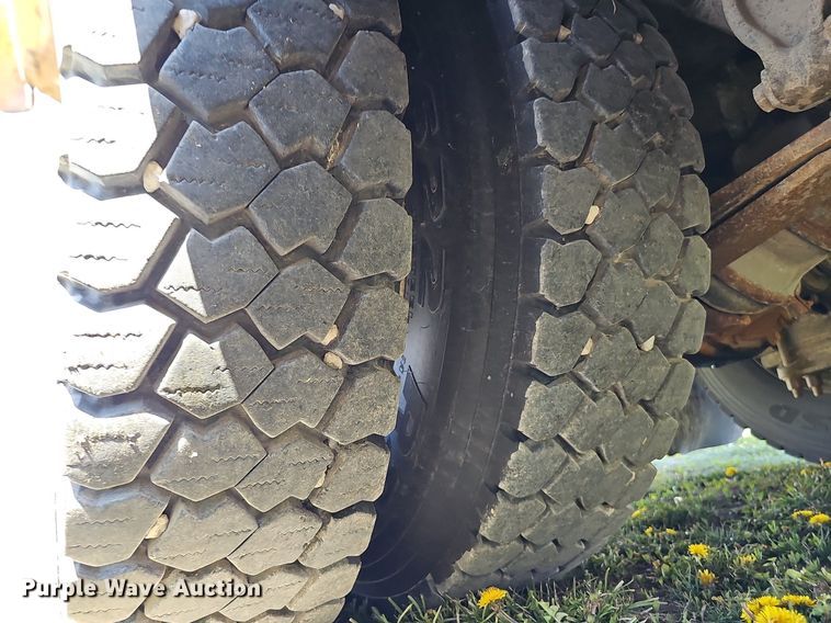 image for item DO4377 2009 Thomas Built Saf-T-Liner C2  school bus