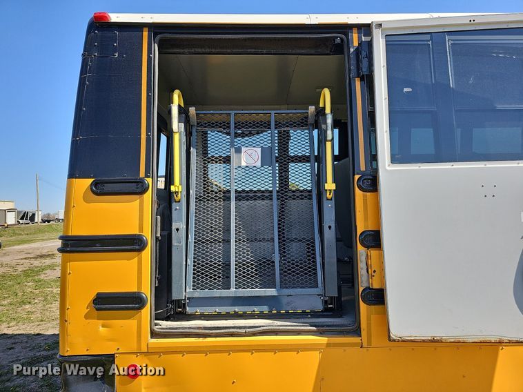 image for item DO4378 2007 Thomas Built Saf-T-Liner C2  school bus