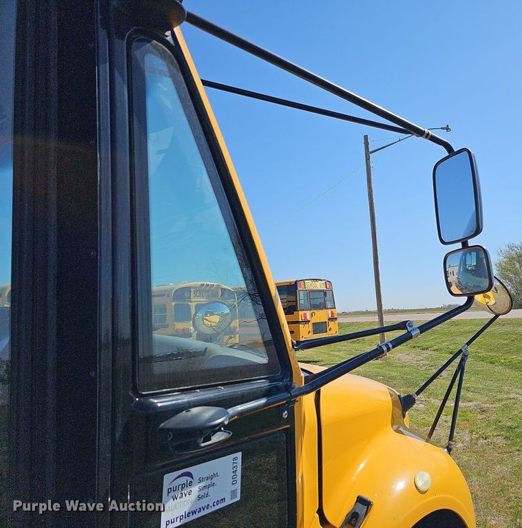 image for item DO4378 2007 Thomas Built Saf-T-Liner C2  school bus