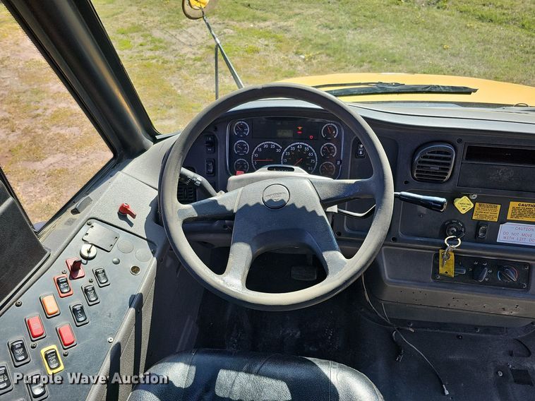 image for item DO4378 2007 Thomas Built Saf-T-Liner C2  school bus