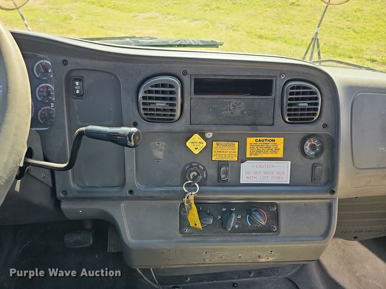 image for item DO4378 2007 Thomas Built Saf-T-Liner C2  school bus