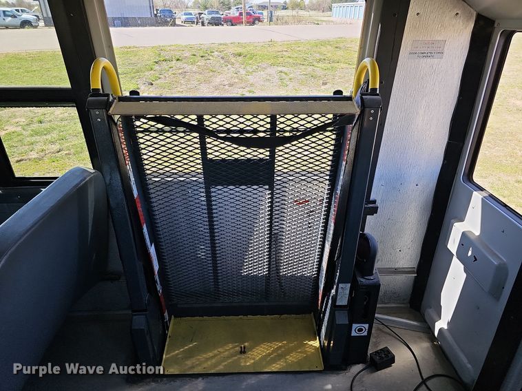 image for item DO4378 2007 Thomas Built Saf-T-Liner C2  school bus