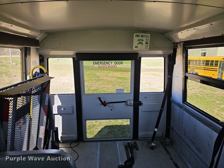 image for item DO4378 2007 Thomas Built Saf-T-Liner C2  school bus