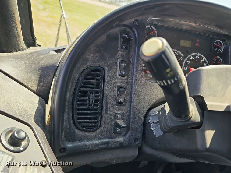 image for item DO4379 2011 Thomas Built Saf-T-Liner C2  school bus