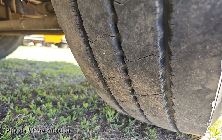 image for item DO4380 2009 Thomas Built Saf-T-Liner C2  school bus