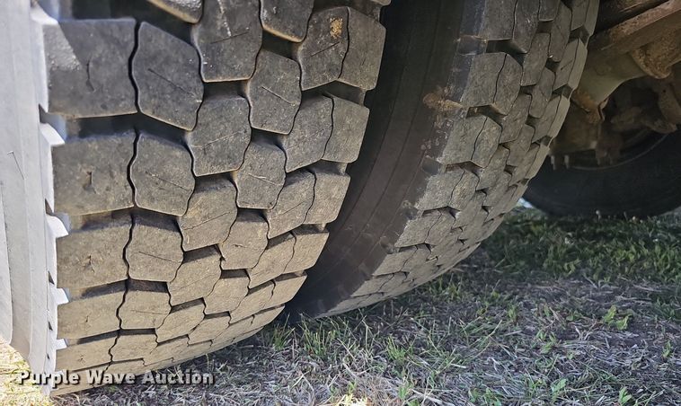 image for item DO4380 2009 Thomas Built Saf-T-Liner C2  school bus