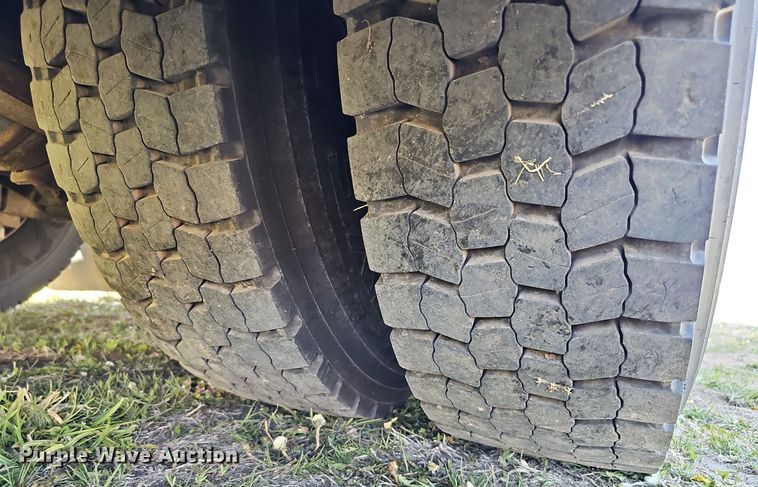 image for item DO4380 2009 Thomas Built Saf-T-Liner C2  school bus