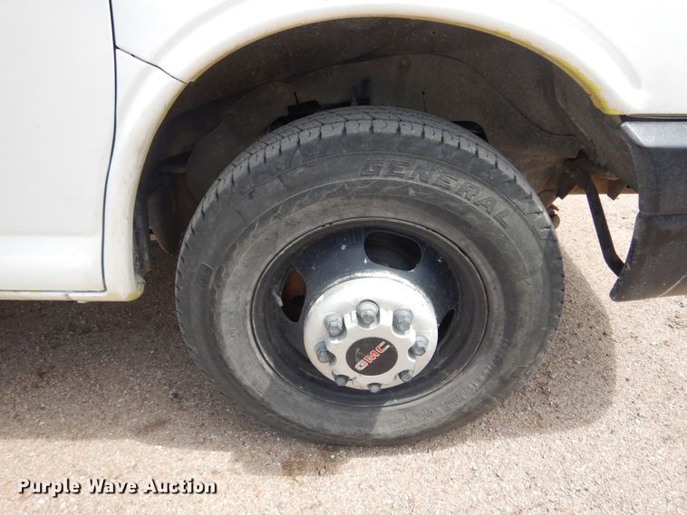 image for item DP7846 2008 GMC  box truck