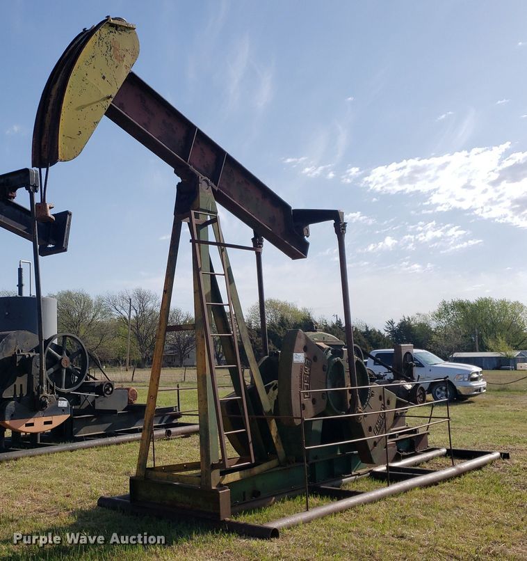 Emsco pump jack in Winfield, KS Item DQ0530 sold Purple Wave