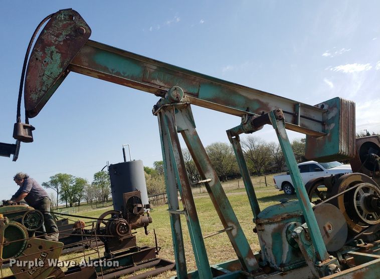 image for item DQ0531 Lufkin  pump jack