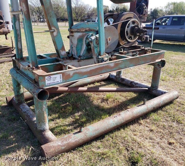 image for item DQ0531 Lufkin  pump jack