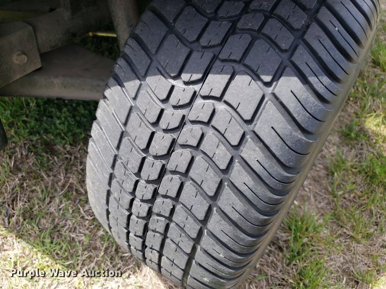 image for item DQ0536 2001 Yamaha G19E  golf cart