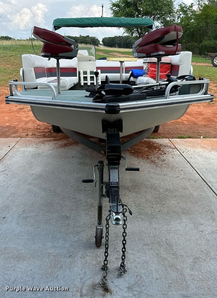 image for item DQ0542 1998 Grumman Sport Deck  boat