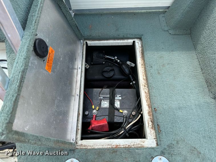 image for item DQ0542 1998 Grumman Sport Deck  boat