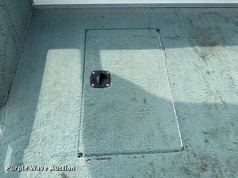 image for item DQ0542 1998 Grumman Sport Deck  boat