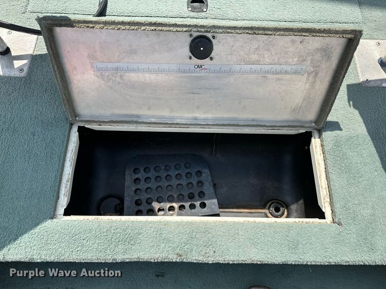 image for item DQ0542 1998 Grumman Sport Deck  boat