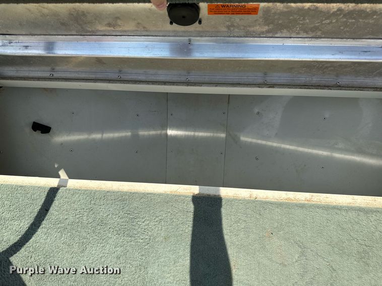 image for item DQ0542 1998 Grumman Sport Deck  boat