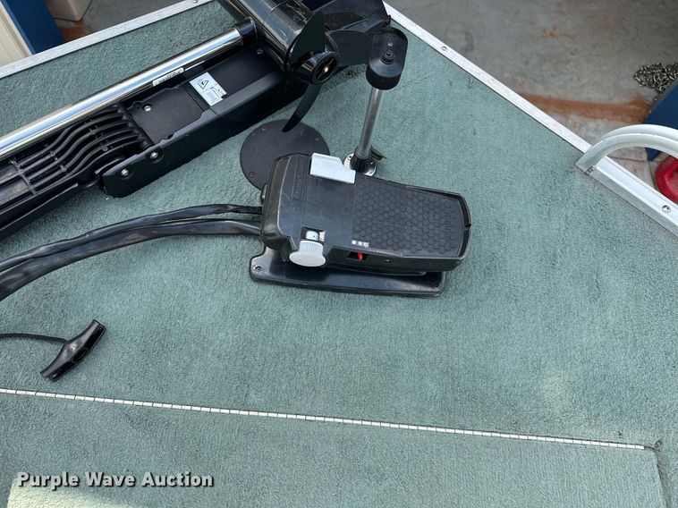 image for item DQ0542 1998 Grumman Sport Deck  boat