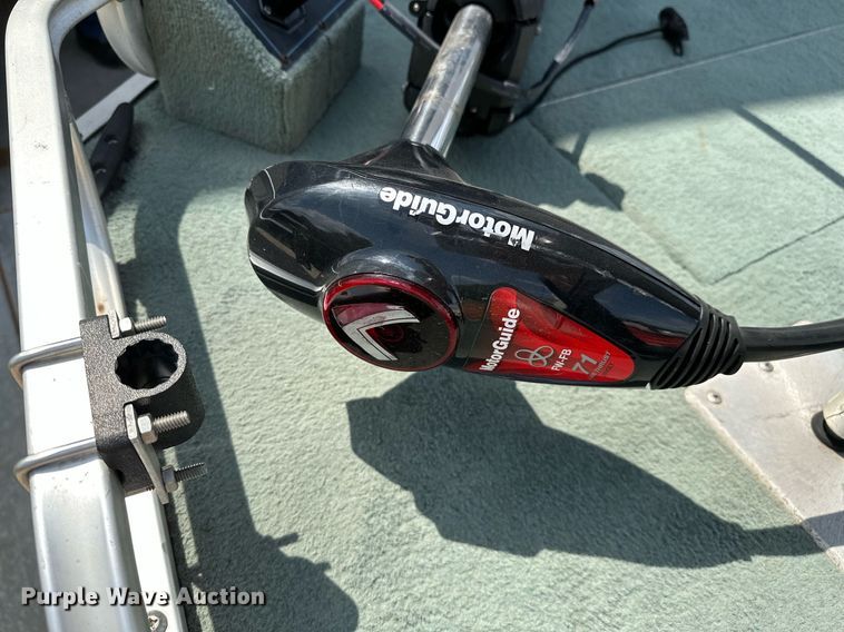 image for item DQ0542 1998 Grumman Sport Deck  boat