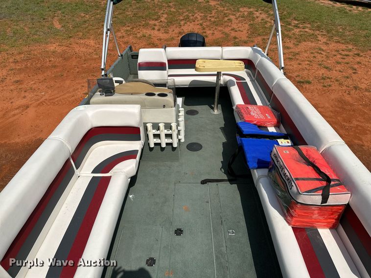 image for item DQ0542 1998 Grumman Sport Deck  boat