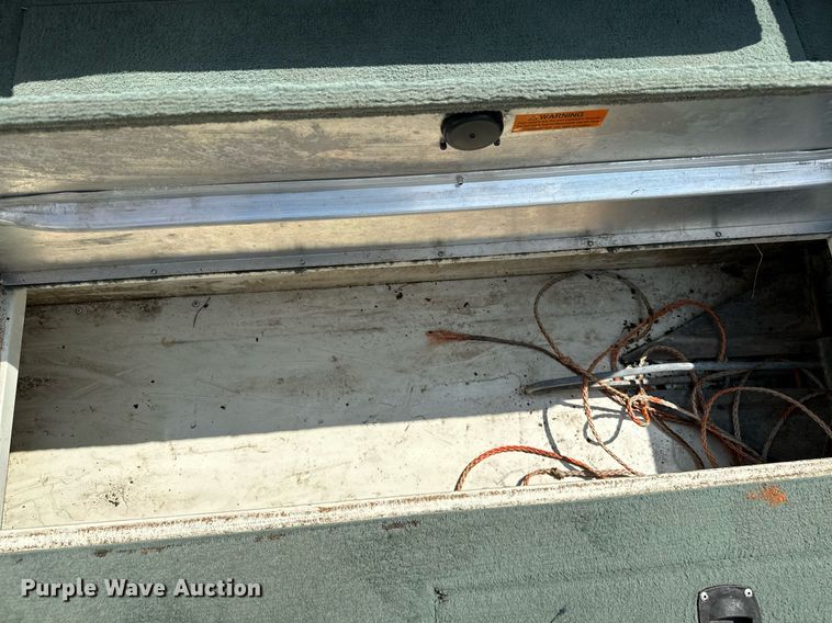 image for item DQ0542 1998 Grumman Sport Deck  boat