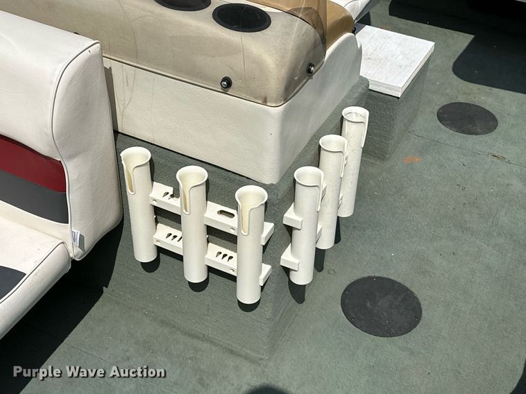 image for item DQ0542 1998 Grumman Sport Deck  boat