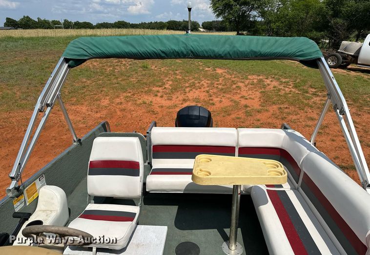 image for item DQ0542 1998 Grumman Sport Deck  boat