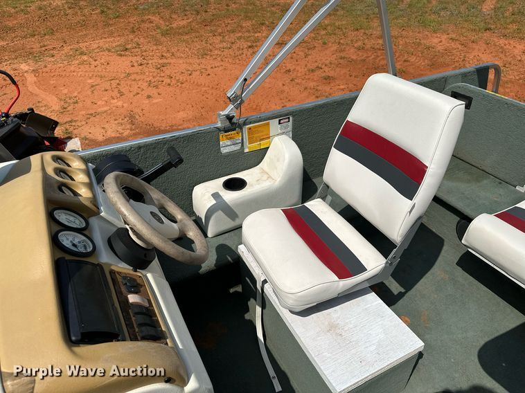 image for item DQ0542 1998 Grumman Sport Deck  boat