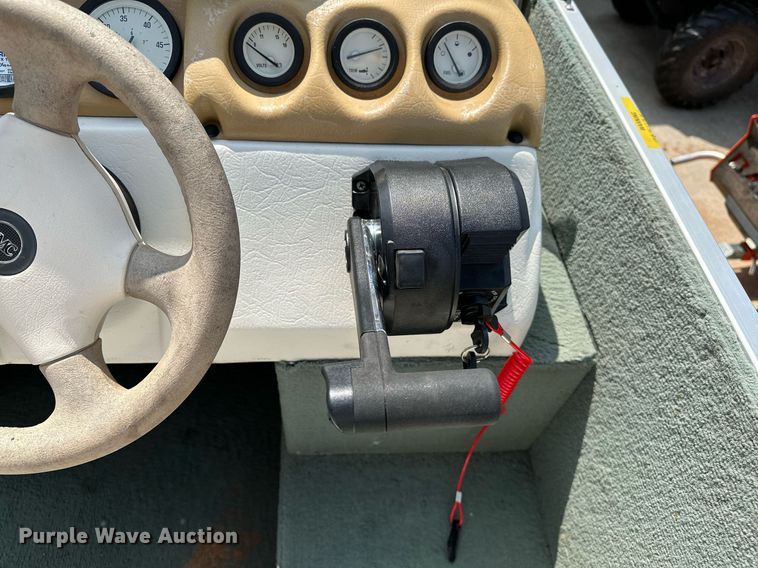 image for item DQ0542 1998 Grumman Sport Deck  boat