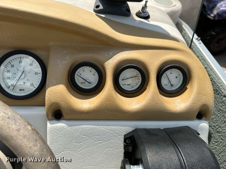 image for item DQ0542 1998 Grumman Sport Deck  boat