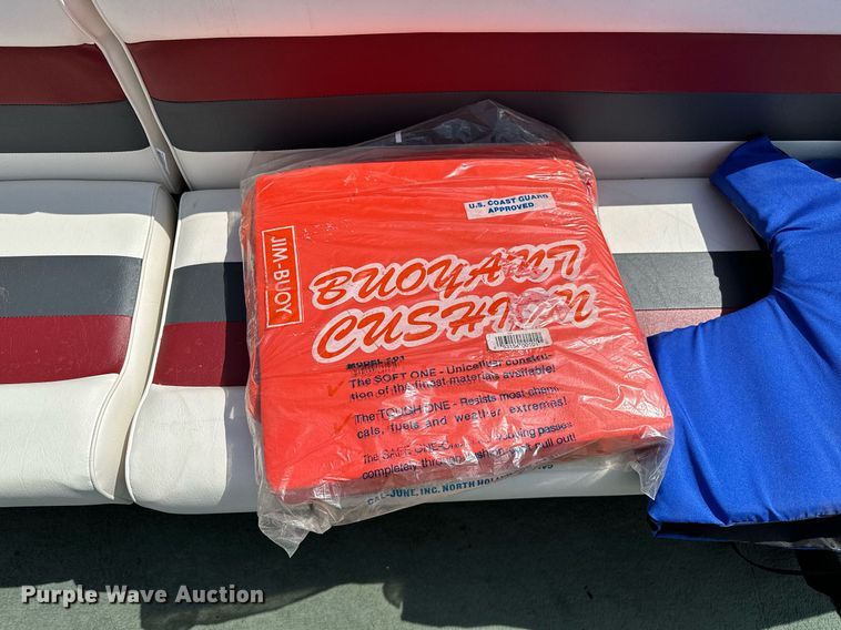 image for item DQ0542 1998 Grumman Sport Deck  boat