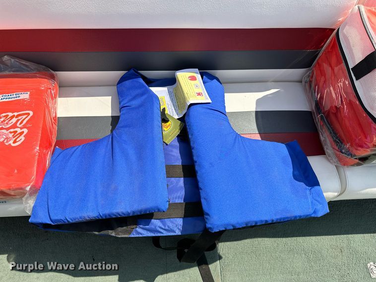 image for item DQ0542 1998 Grumman Sport Deck  boat