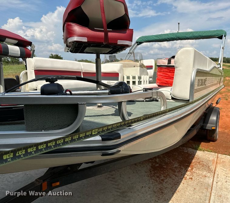 image for item DQ0542 1998 Grumman Sport Deck  boat