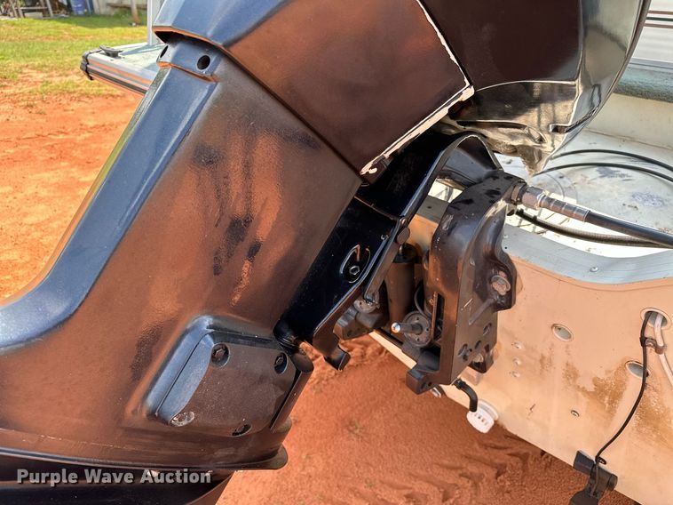 image for item DQ0542 1998 Grumman Sport Deck  boat