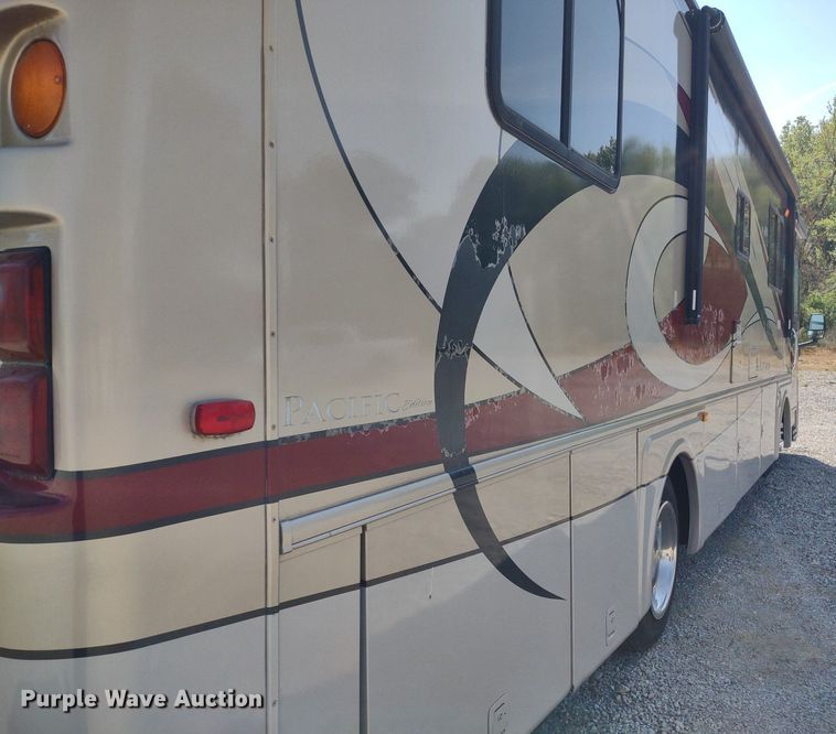 image for item DQ1703 2006 Freightliner Astoria  RV