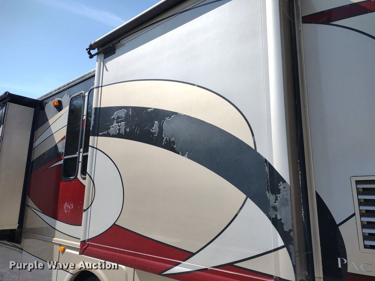 image for item DQ1703 2006 Freightliner Astoria  RV