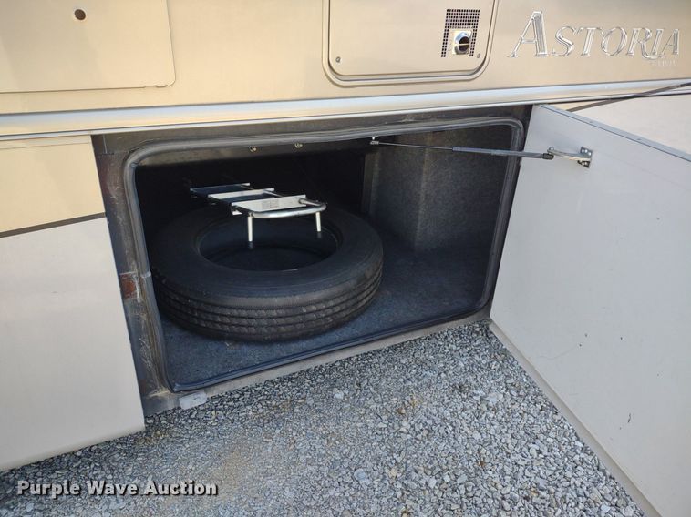 image for item DQ1703 2006 Freightliner Astoria  RV