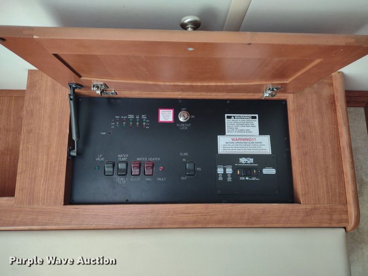 image for item DQ1703 2006 Freightliner Astoria  RV