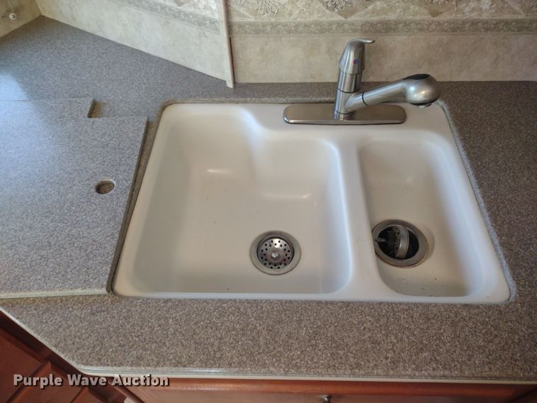 image for item DQ1703 2006 Freightliner Astoria  RV