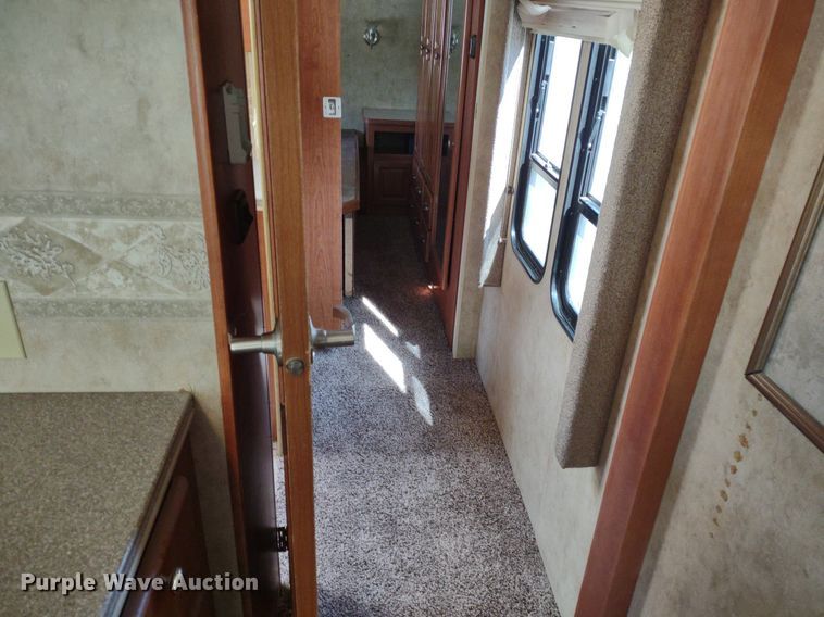 image for item DQ1703 2006 Freightliner Astoria  RV