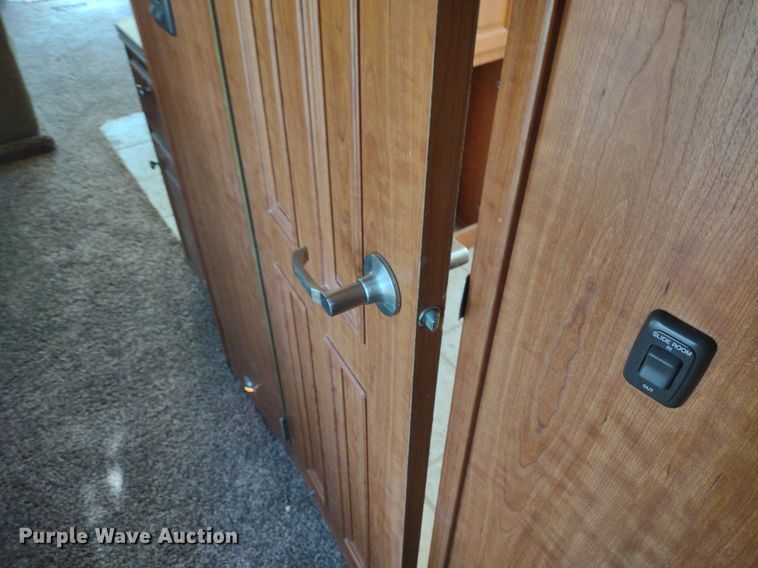 image for item DQ1703 2006 Freightliner Astoria  RV