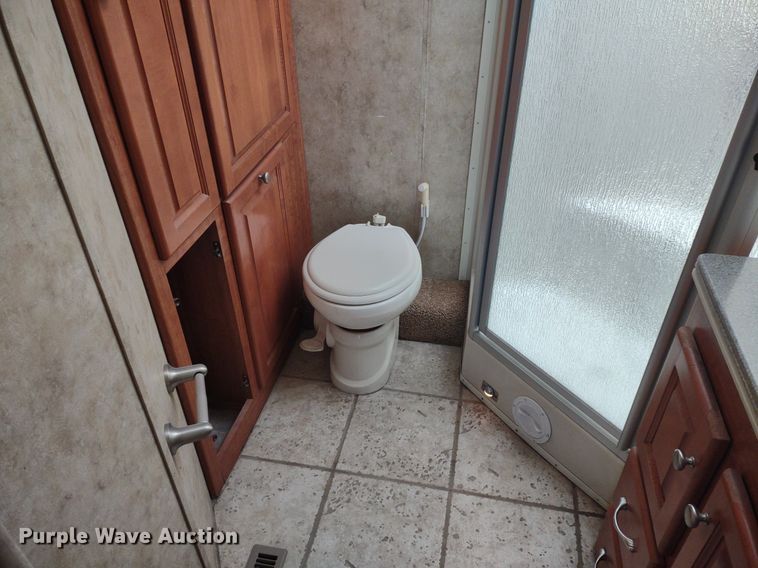 image for item DQ1703 2006 Freightliner Astoria  RV